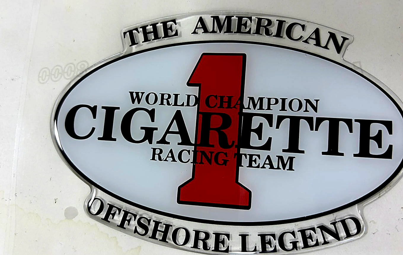 Emblema resinado Cigarette 1 World Champion Offshore Legend